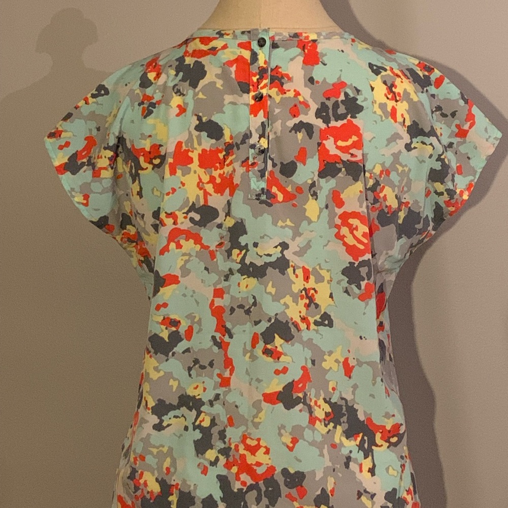 GAP Abstract Patterned Top - Picture 2 of 2